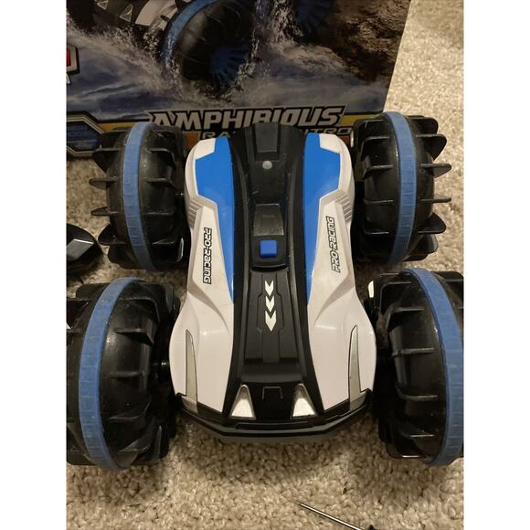 Ages 8+ Amphibious RC Car for Kids 2.4GHz Remote Does Not Turn OnGreat For Parts - Picture 1 of 6